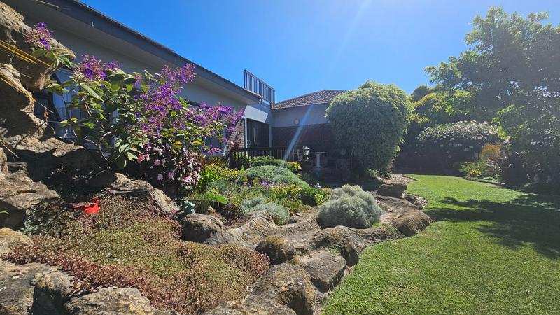 6 Bedroom Property for Sale in Fraaiuitsig Western Cape